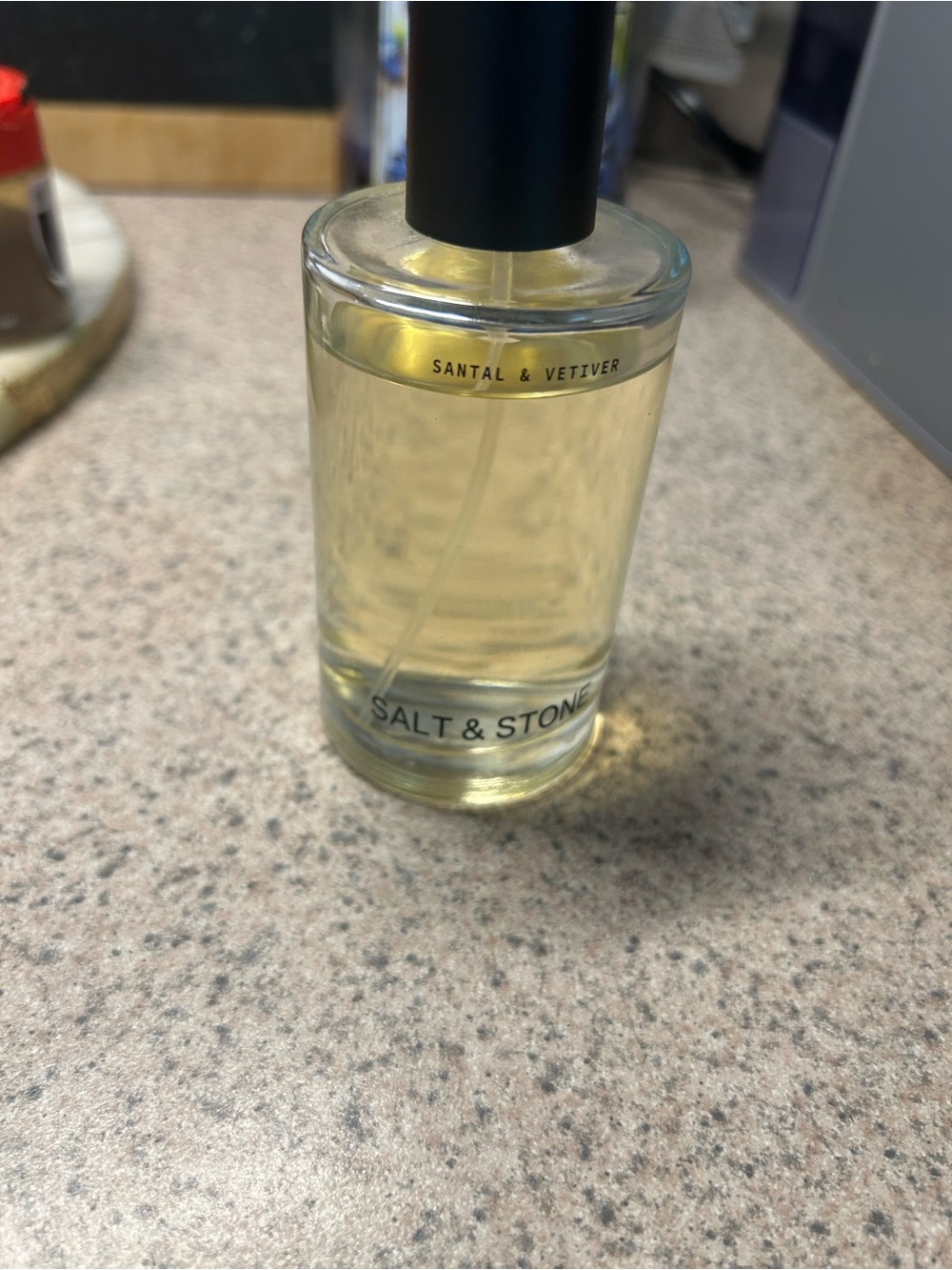 Salt & Stone Santal & Vetiver Body Fragrance — Pale Yellow